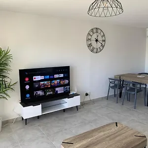 Appartement Maracuja 16, Au Centre D'orient Bay, à 100m, Quarter of Orleans